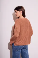 Sweater celeste de tejido de punto calado con lurex, de corte holgado y mangas largas.