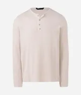 Remera de manga larga estilo Henley, confeccionada en tejido texturizado color beige, con cuello redondo y cierre frontal parcial de botones.
