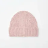 Gorro de lana tejido a punto de canalé, color rosa.
