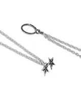 Pulsera de plata 925 con doble cadena de eslabones finos y cierre de mosquetón decorativo con diseño de estrellas.