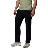 Pantalón cargo negro de corte recto, con bolsillos laterales con solapa y cierre a presión, bolsillos inclinados y presillas para cinturón. Cuenta con tecnología Omni-Shield que repele la humedad y las manchas.