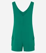 Enterito corto de Blue Steel confeccionado en viscosa, con escote en V tanto en el frente como en la espalda, breteles anchos y bolsillos laterales.