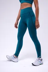 Calza larga de lycra color verde petróleo, con cintura alta y bolsillos laterales.