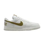 Championes Nike modelo Low Lux, color blanco con detalles en tono mostaza y suela blanca.