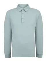 Buzo de algodón orgánico con interior de felpa color celeste, con cuello camisero, media apertura frontal con botones y detalle de bordado pequeño en el pecho.