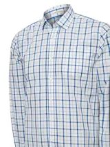 Camisa de manga larga RKF modelo Lighter, confeccionada en algodón orgánico. Presenta un diseño de cuadros en tonos azules y blancos, cuello camisero, cierre frontal con botones, bolsillo en el pecho con logo bordado y corte modern fit.