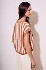 Chaleco de punto con rayas verticales color beige y marrón, de corte holgado y sin mangas.