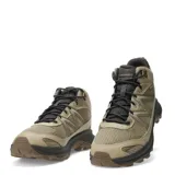 Botas de trekking Merrell modelo Tempo Exp Mid Wp, color beige con detalles en marrón oscuro y gris. Presentan una estructura de malla transpirable con refuerzos sintéticos, cuello acolchado, cierre con cordones y suela de goma con relieve para mayor tracción.