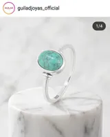 Anillo de plata 925 con piedra natural turquesa en forma ovalada y engaste liso.