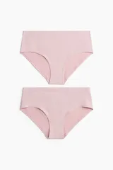 Pack de dos bombachas hipster color rosa, de corte clásico y cobertura media.