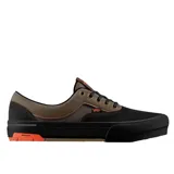 Championes de skate Vans Skate Era Wafflecup en combinación de colores marrón y negro, con suela negra y detalles en naranja.