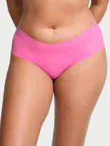 Bombacha tipo cheeky sin costuras de microfibra suave y elástica, color fucsia, con diseño de talle bajo y acabado invisible bajo la ropa.