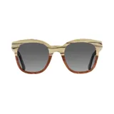 Lentes de sol con montura de madera clara con detalles en marrón y lentes grises degradadas.