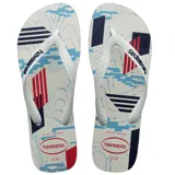 Ojotas Havaianas modelo Trend, con base blanca y estampado abstracto en tonos azules y rojos. Las tiras son blancas y llevan el logo de la marca en azul.