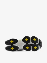 Championes New Balance modelo 9060, con diseño de inspiración Y2K. Presentan una parte superior de malla blanca con superposiciones de gamuza gris y detalles en verde y amarillo. Incluyen el logotipo N característico en los laterales, mediasuela con amortiguación ABZORB y SBS, y dispositivo CR translúcido en el talón.