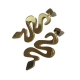 Aros colgantes plateados con forma de serpiente.