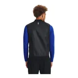 Chaleco Under Armour acolchado de color negro, con cierre frontal completo, cuello alto y bolsillos laterales con cierre. Cuenta con tecnología UA Storm que repele el agua y aislamiento térmico ligero.