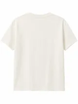 Remera blanca de manga corta y cuello redondo, con estampado frontal de elementos marinos en acuarela que incluye una langosta azul, una ostra con perla, un caracol y un patrón decorativo junto al texto 'Oceanic Soul'.