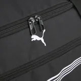 Bolso deportivo Puma color negro con logo blanco y rayas blancas en el frente. Tiene doble asa de mano y correa de hombro ajustable.