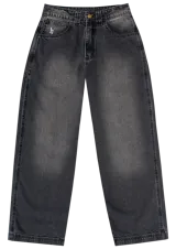 Pantalón jean baggy de denim color gris oscuro con lavado localizado, tiro medio y calce suelto. Presenta bordados en el bolsillo pequeño delantero y en los bolsillos traseros.