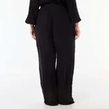 Pantalón ancho de punto crepé color negro, de corte holgado y diseño fluido, con cintura elástica cómoda.