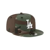 Gorra plana New Era 9FIFTY de Los Angeles Dodgers con diseño de camuflaje y logo bordado en blanco.