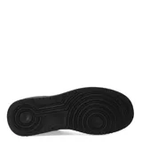 Championes urbanos de plataforma, color negro, con cordones y detalle de perforaciones en la puntera.