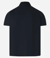 Camisa polo masculina de manga corta, confeccionada en tejido técnico de poliamida con elastano. Presenta cuello inglés con abotonado frontal, ofreciendo alta elasticidad, secado rápido y una sensación de frescor al tacto.