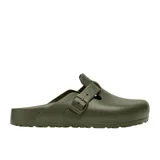 Zuecos tipo cerrado Birkenstock modelo Boston EVA, color verde militar, fabricados en EVA, con tira ajustable y hebilla.
