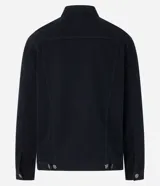 Campera de sarga negra, modelo trucker, con cuello camisero, recortes, dos bolsillos delanteros con solapa y abotonado total.
