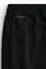Jogger deportivo de corte relajado y piernas rectas, color negro, confeccionado en tejido funcional con tecnología DryMove. Cuenta con cintura elástica revestida con cordón de ajuste y bolsillos laterales insertados.