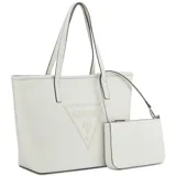 Cartera tipo tote bag Guess modelo Keira, color blanco, confeccionada en PVC con textura saffiano. Cuenta con un gran parche triangular con el logotipo de la marca en relieve en el frente, doble asa superior y viene acompañada de un pequeño bolso tipo pochette con cierre y correa corta desmontable.
