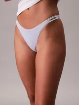 Colaless de algodón con cintura elástica distintiva de la marca Calvin Klein. Diseño de corte clásico con bordes planos para mayor comodidad.