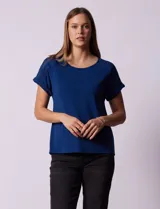 Remera combinada blanca, marca Rio & Rian, con cuello a la base y mangas cortas con aplique calado y broderie.