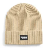 Gorro tipo beanie de punto acanalado en color negro, con vuelta en el borde y parche rectangular con el logo de Puma en la parte frontal.