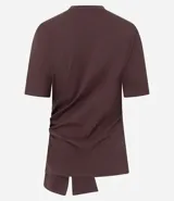 Blusa de algodón color bordó, con cuello redondo, mangas cortas y diseño con lazo frontal tipo pañuelo.