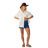 Camisa de manga corta blanca con bordados al tono y diseño calado de puro algodón, con cierre frontal de botones y terminación inferior ondulada.