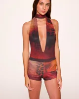 Short estampado con tiro alto y cintura elastizada.