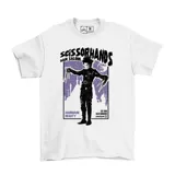 Remera blanca de manga corta con estampado gráfico frontal inspirado en la película El joven manos de tijera, con detalles en color violeta.