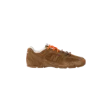 Championes de diseño exclusivo New Balance x Miu Miu modelo 530, confeccionados completamente en gamuza color marrón, con cordones naranjas y detalles blancos en el interior.