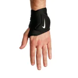 Muñequera Nike Pro negra con logo blanco, confeccionada en material suave, cómodo y elástico con tecnología Dri-Fit.