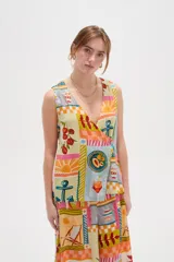 Chaleco de viscosa con escote en V, breteles anchos y diseño estampado multicolor.
