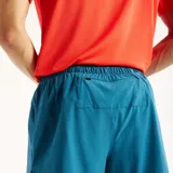 Short de running New Balance modelo RC Essentials, color azul, con cintura elástica y cordón ajustable.