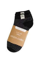 Soquetes de algodón color gris oscuro con estampado de pequeños puntos claros y etiqueta decorativa en el borde superior.
