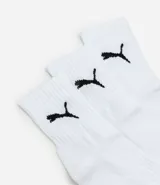 Kit de tres pares de medias deportivas Puma blancas con logo negro.