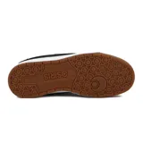 Zapatillas urbanas Osiris modelo Carrera, color negro con detalles en rojo y suela marrón.