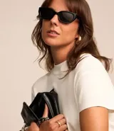 Blusa de punto color celeste, con cuello alto, manga corta y malla texturizada.