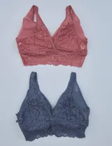 Pack de dos bralettes de encaje, marca Jessica Simpson. Uno color rosado y otro color azul.