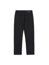 Pantalón de jeans negro para hombre, de corte recto y diseño clásico de cinco bolsillos, con cierre de cremallera y botón metálico.