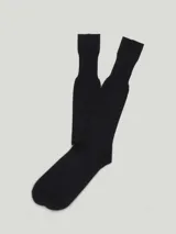 Medias largas de vestir, color negro, confeccionadas en algodón 100% hilo de Escocia.